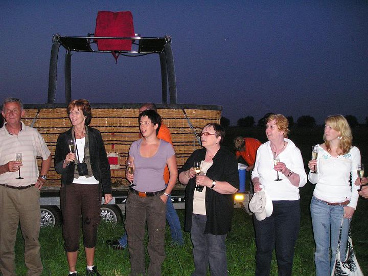 Ballonvlucht 24 mei 2007 (60).JPG